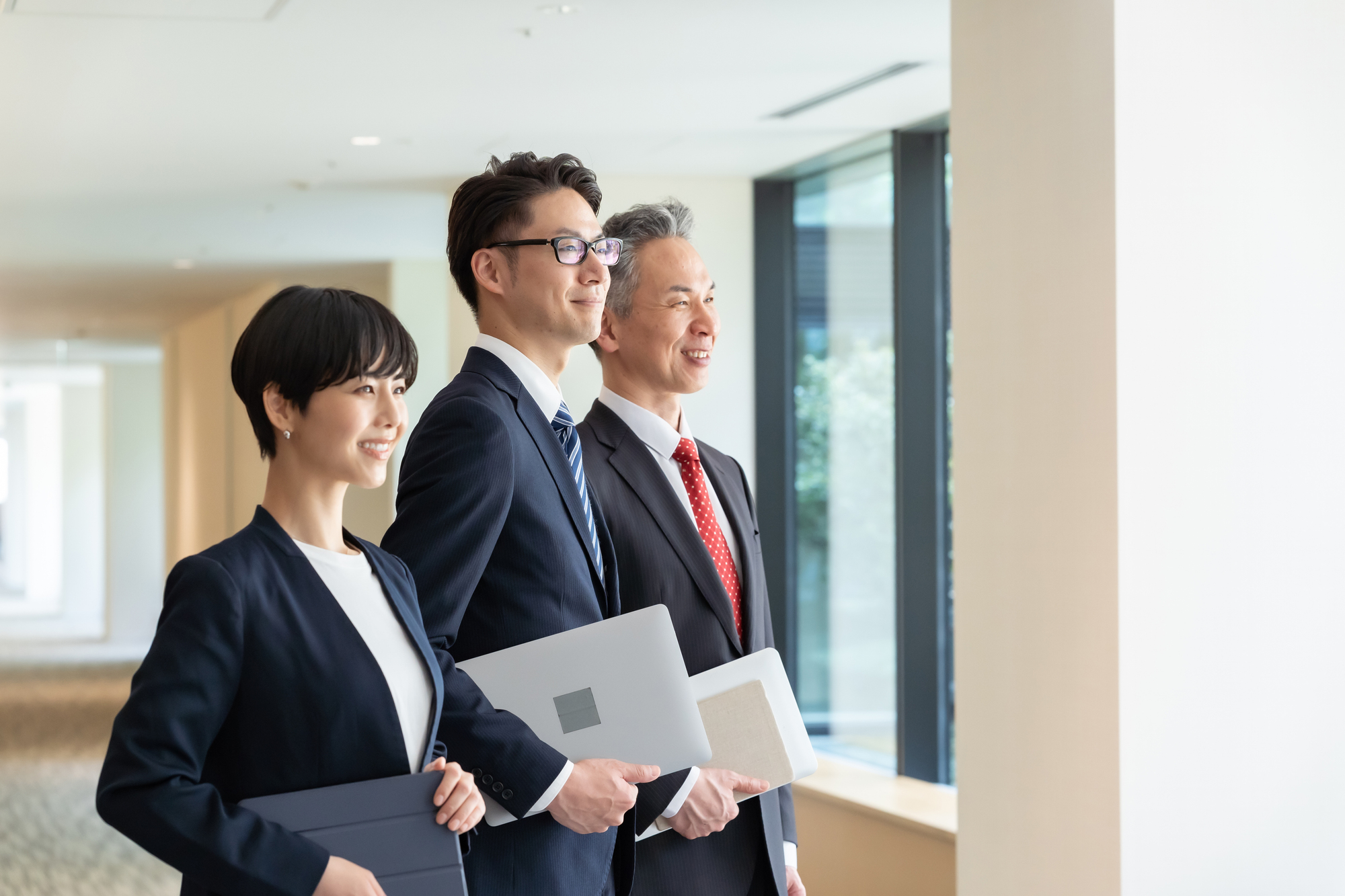 法定相続人は誰になる？相続順位と取り分を一覧表で確認